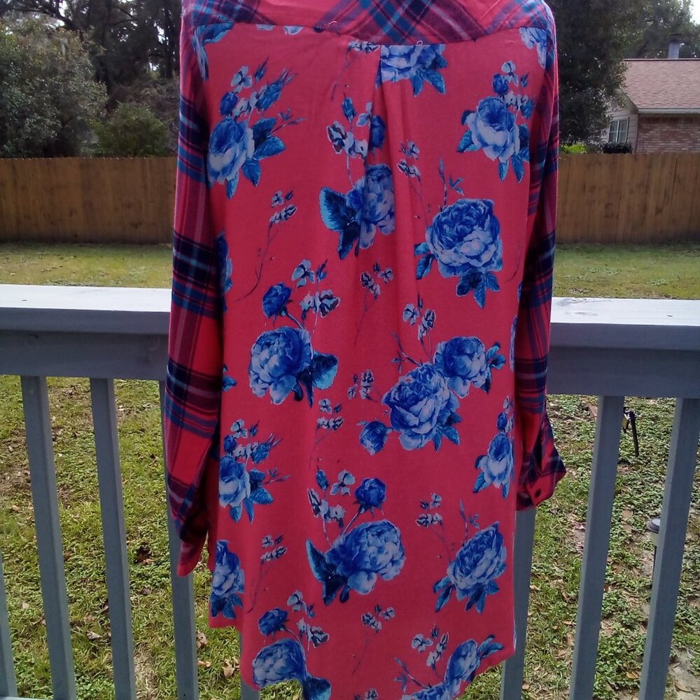Women Tolani Plaid Tunic w/print back, Size Medium, Color Red, Blue. NWOT - Picture 2 of 6